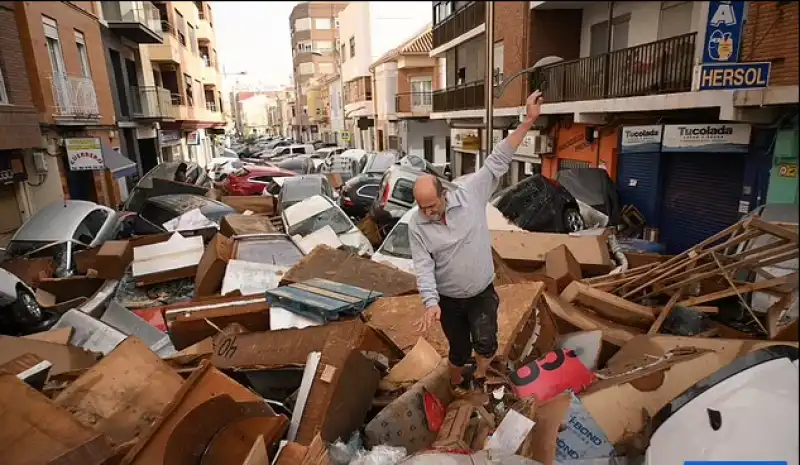 il maltempo che ha messo in ginocchio valencia 76