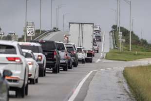 in florida ci si prepara per l arrivo dell uragano milton 6