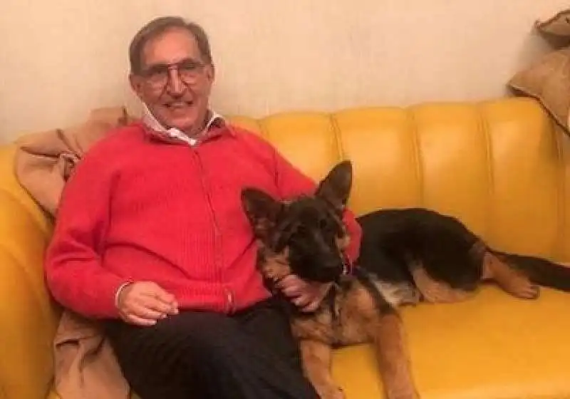 IGNAZIO LA RUSSA CON UN CANE 