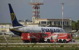 INCENDIO AL MOTORE DI UN AEREO RYANAIR