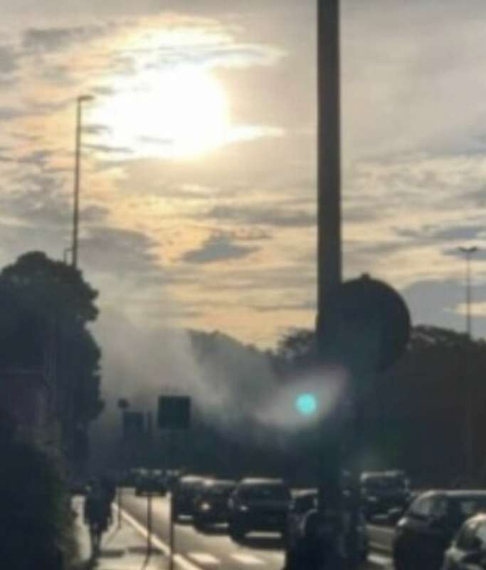 incendio sulla tangenziale a roma 1