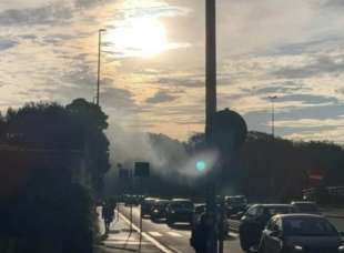 incendio sulla tangenziale a roma 2