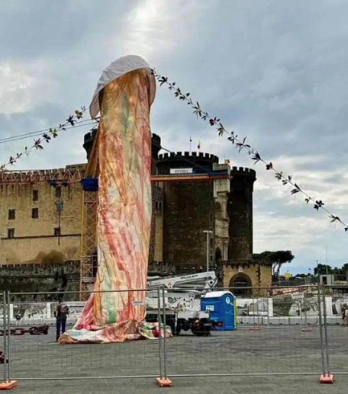 installazione pulcinella a napoli by gaetano pesce 4