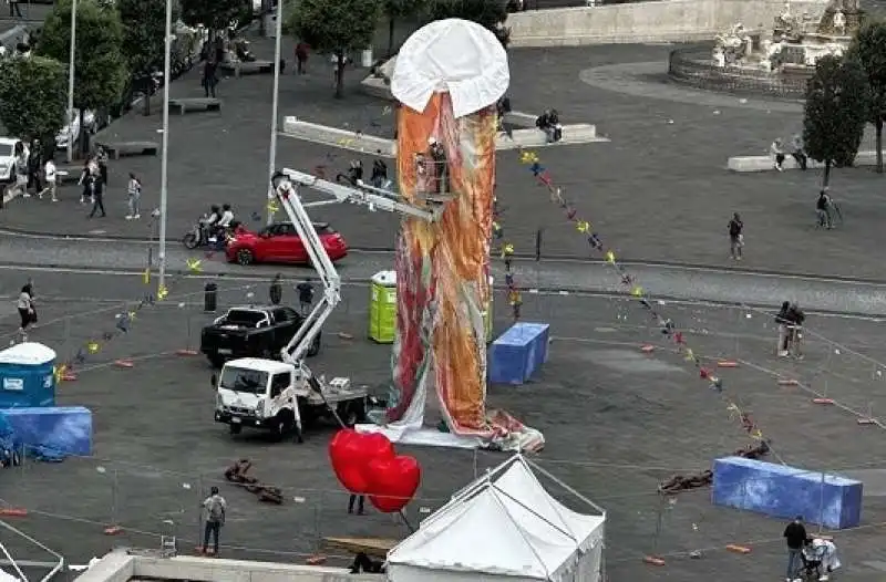 installazione pulcinella a napoli by gaetano pesce 6