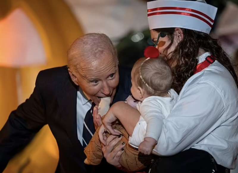 joe biden morde un bambino halloween 2024