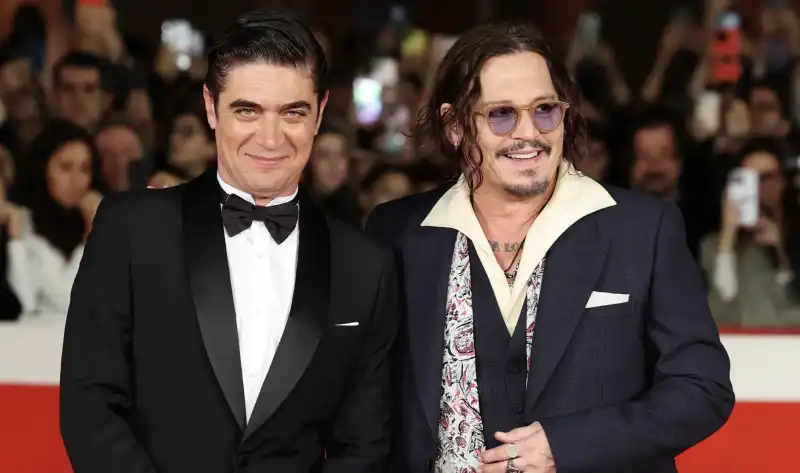 johnny depp con riccardo scamarcio alla festa del cinema di roma 2