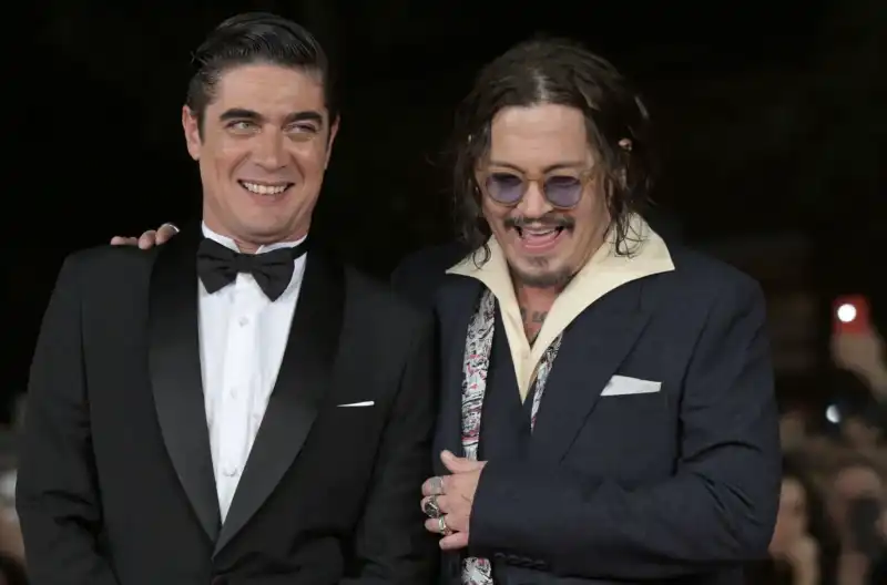 johnny depp con riccardo scamarcio alla festa del cinema di roma 3