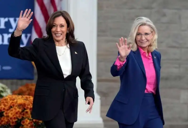 KAMALA HARRIS E LIZ CHENEY