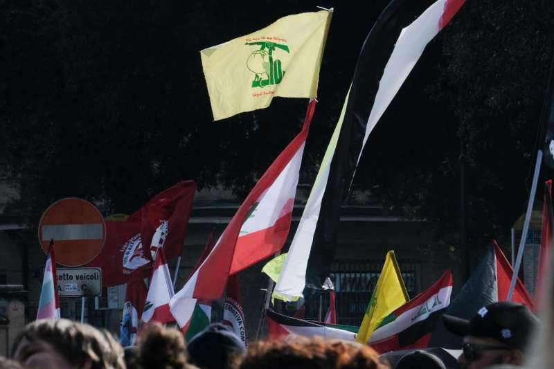 bandiera di hezbollah alla manifestazione pro palestina roma foto lapresse 21