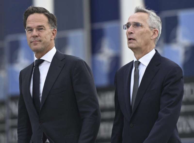 MARK RUTTE - JENS STOLTENBERG - PASSAGGIO DI CONSEGNE ALLA NATO - FOTO LAPRESSE