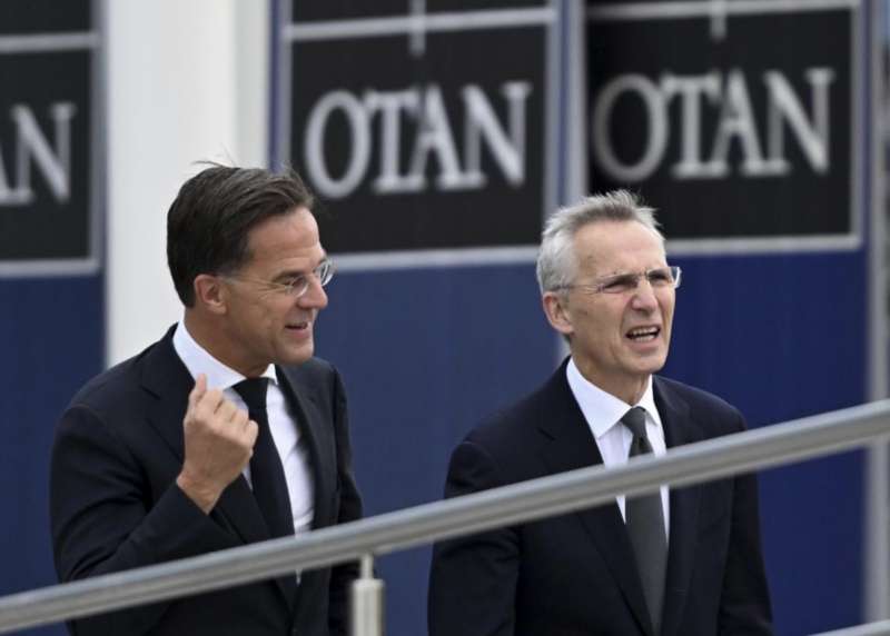 MARK RUTTE - JENS STOLTENBERG - PASSAGGIO DI CONSEGNE ALLA NATO - FOTO LAPRESSE