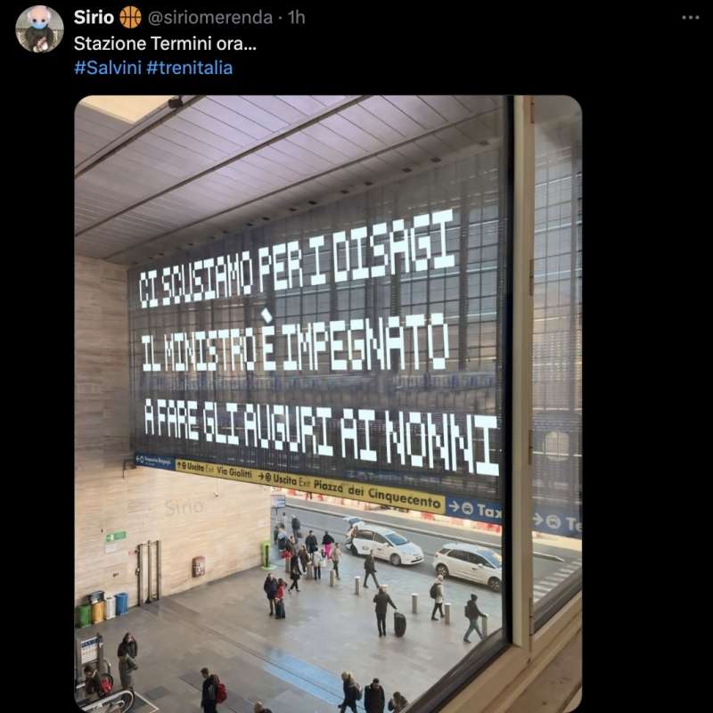 meme sul post di salvini sui nonni mentre centinaia di treni sono cancellati