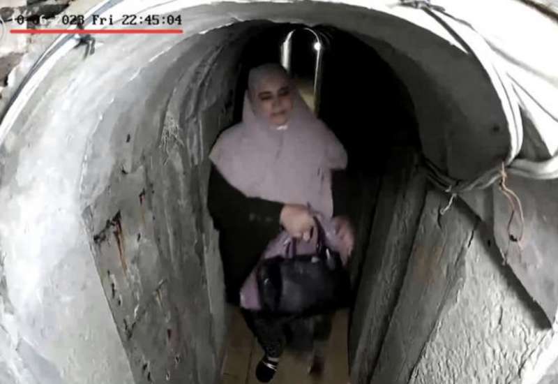 moglie di sinwar in un tunnel di gaza 1