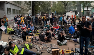 protesta ciclisti regione lombardia contro feltri