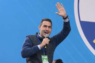 ROBERTO VANNACCI SUL PALCO DI PONTIDA 2024 - FOTO LAPRESSE