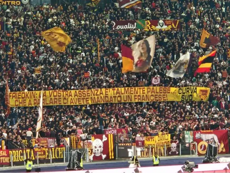 roma inter - striscione di protesta dei tifosi contro i friedkin