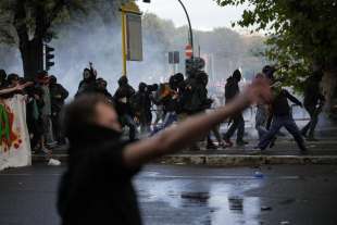 scontri a roma durante manifestazione pro palestina 4