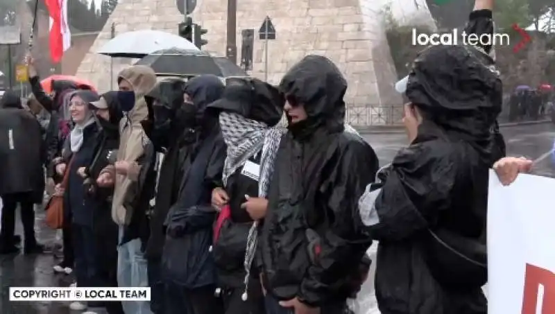 scontri alla manifestazione pro palestina a roma   2