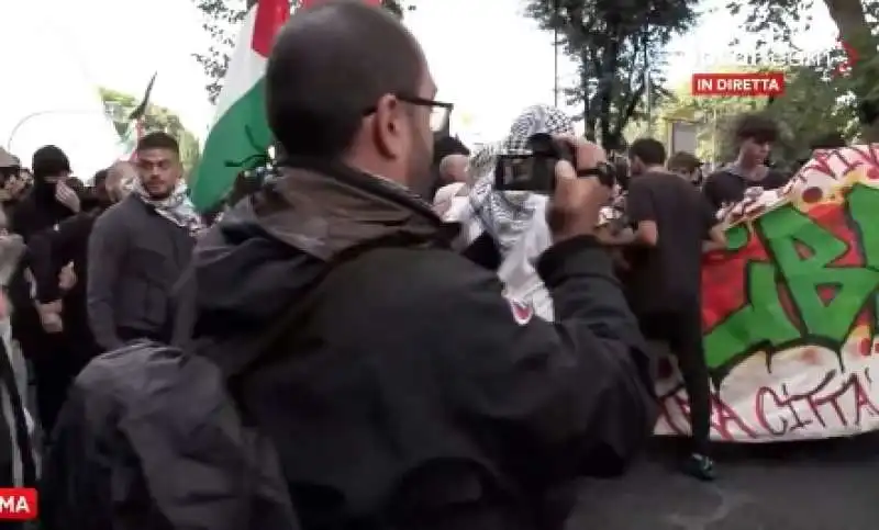 scontri alla manifestazione pro palestina a roma   5