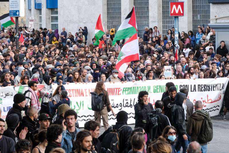 scontri alla manifestazione pro palestina di roma foto lapresse 12