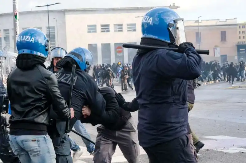 scontri alla manifestazione pro palestina di roma   foto lapresse   15