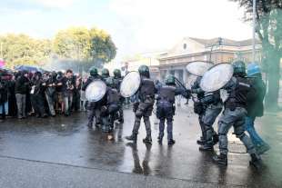 scontri alla manifestazione pro palestina di roma foto lapresse 16