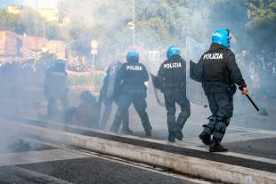 scontri alla manifestazione pro palestina di roma foto lapresse 18