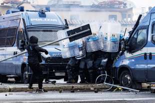 scontri alla manifestazione pro palestina di roma foto lapresse 26