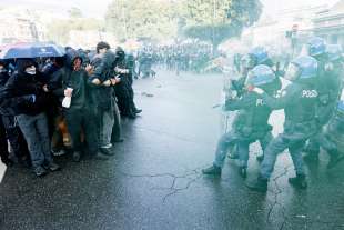 scontri alla manifestazione pro palestina di roma foto lapresse 28