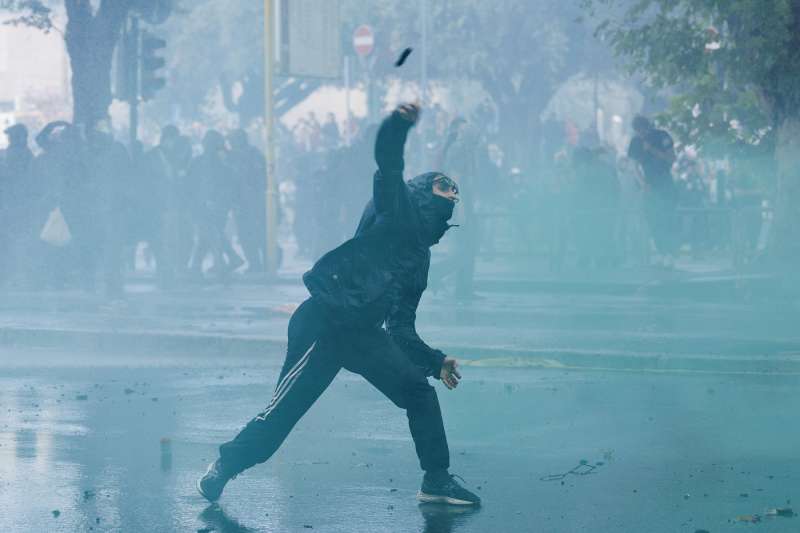 scontri alla manifestazione pro palestina di roma foto lapresse 30