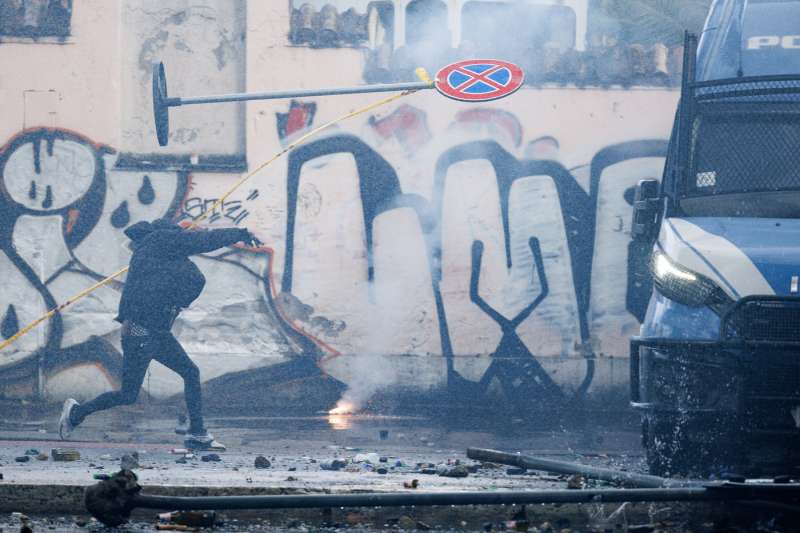 scontri alla manifestazione pro palestina di roma foto lapresse 31