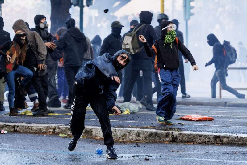 scontri alla manifestazione pro palestina di roma foto lapresse 35