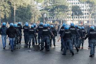 scontri alla manifestazione pro palestina di roma foto lapresse 36