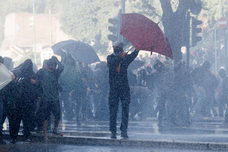 scontri alla manifestazione pro palestina di roma foto lapresse 37