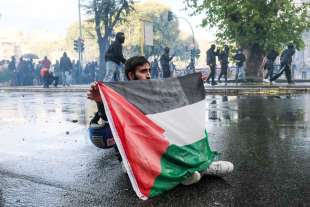 scontri alla manifestazione pro palestina di roma foto lapresse 4