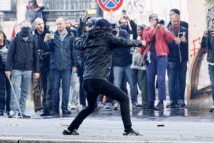 scontri alla manifestazione pro palestina di roma foto lapresse 48