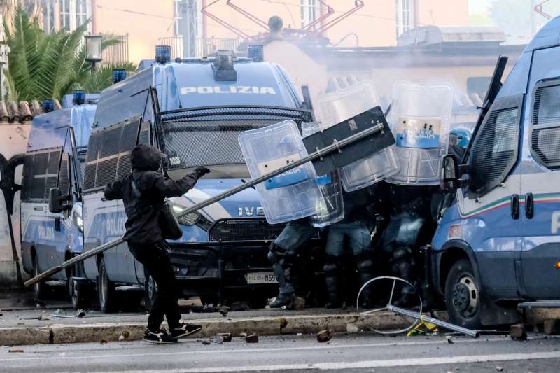 scontri alla manifestazione pro palestina di roma foto lapresse 49