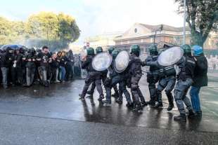 scontri alla manifestazione pro palestina di roma foto lapresse 6