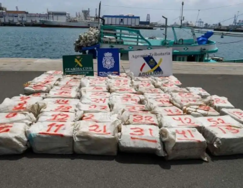 SEQUESTRO DI UNA NAVE CON 400 KG DI COCAINA A LANZAROTE

