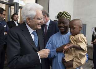 Sergio Mattarella al centro orientamento immigrati Franco Verga di Milano