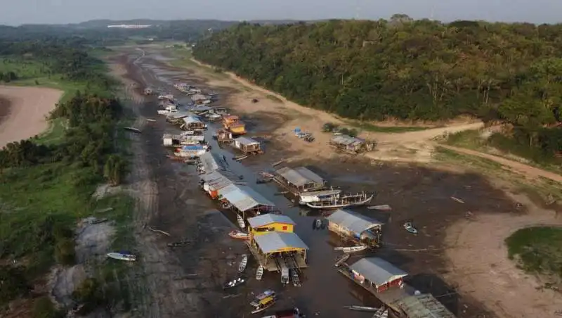 siccita nel rio delle amazzoni  