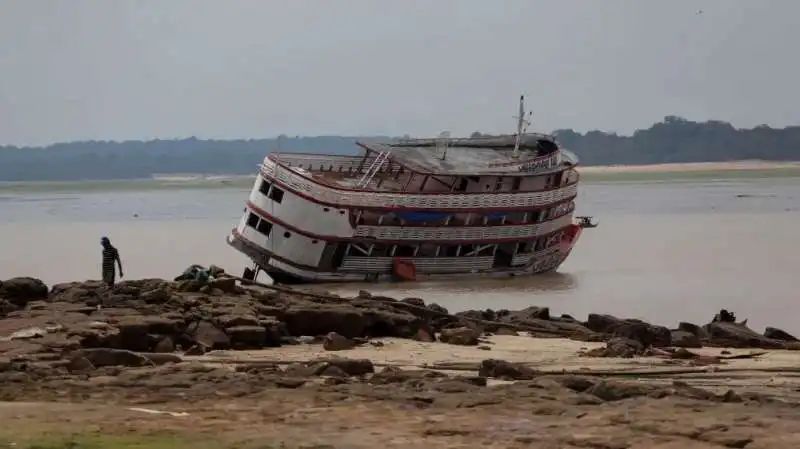 siccita nel rio delle amazzoni  