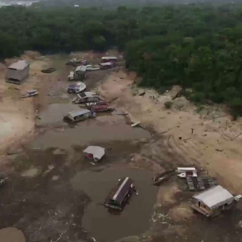 siccita nel rio delle amazzoni