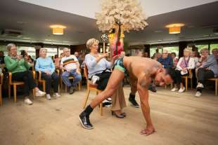 striptease nella casa di riposo di heiberg 1