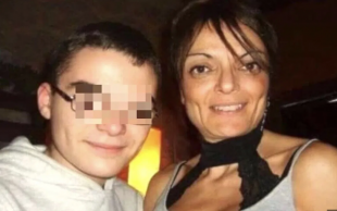 teresa manes con il figlio