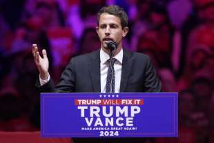 tony hinchcliffe al comizio di donald trump al madison square garden 5