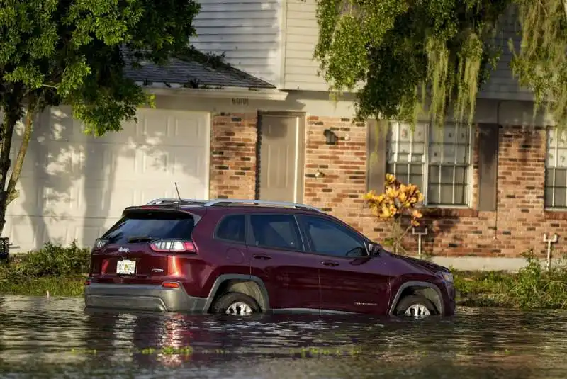 uragano milton arriva in florida   foto lapresse   9