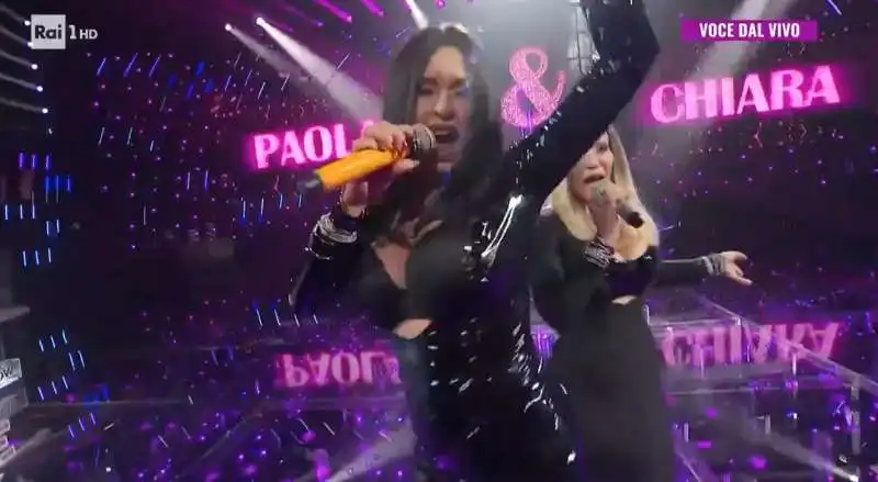 valeria marini e carmen di pietro cantano vamos a bailar a tale e quale show   4