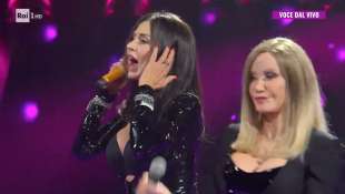 valeria marini e carmen di pietro cantano vamos a bailar a tale e quale show 5