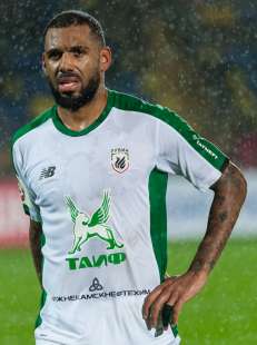 yann m'vila. 6